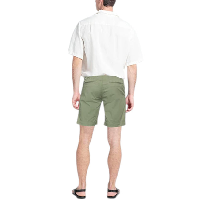 BERMUDAS CON BOLSILLOS AMERICANOS Y CINTURÓN VERDE