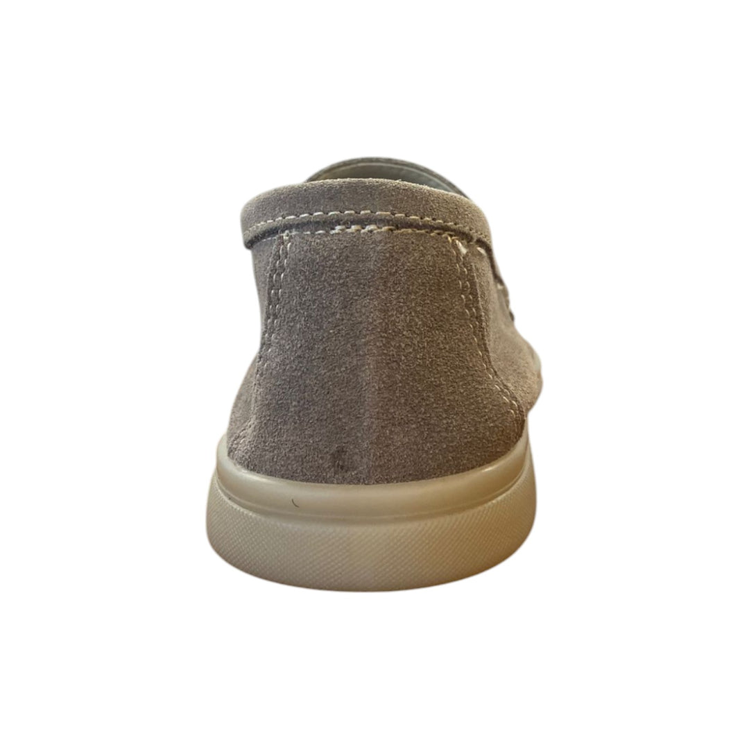 Mocasín con suela de goma y piel de ante gris topo