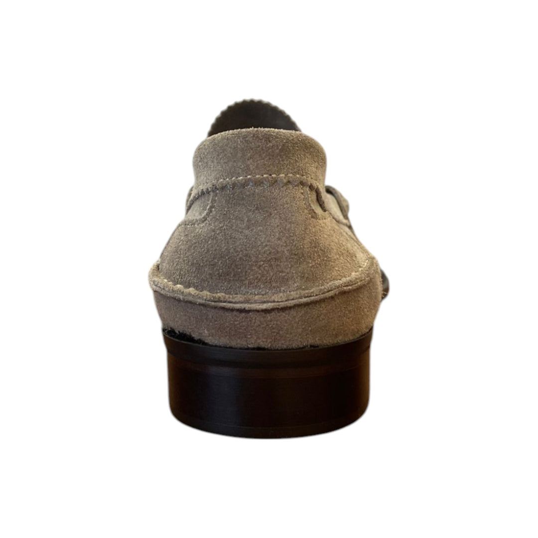 Mocasín de piel de ante gris topo