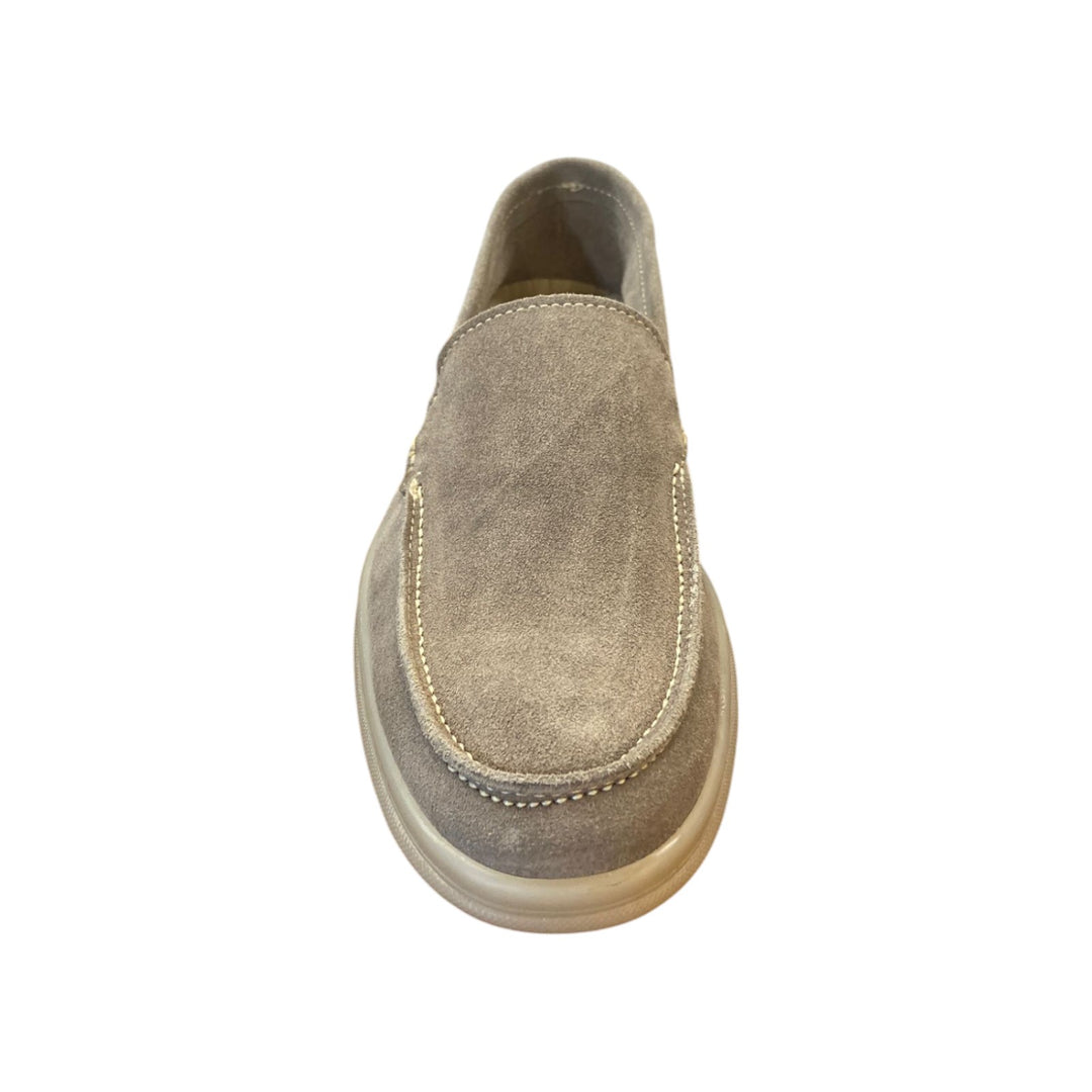 Mocasín con suela de goma y piel de ante gris topo