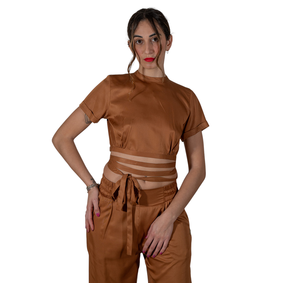 TOP CON CORDONES EN LA CINTURA CAMEL