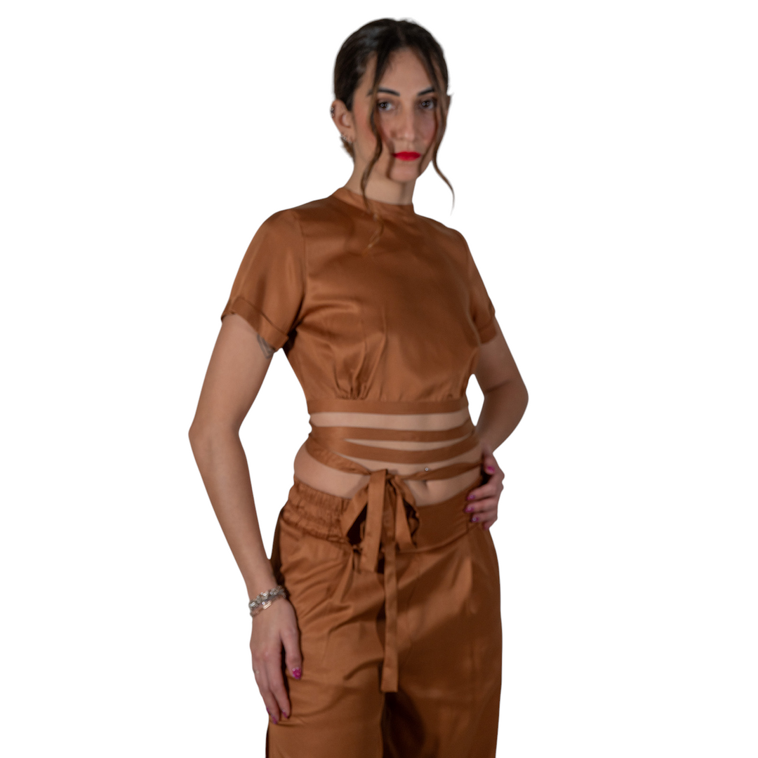 TOP CON CORDONES EN LA CINTURA CAMEL