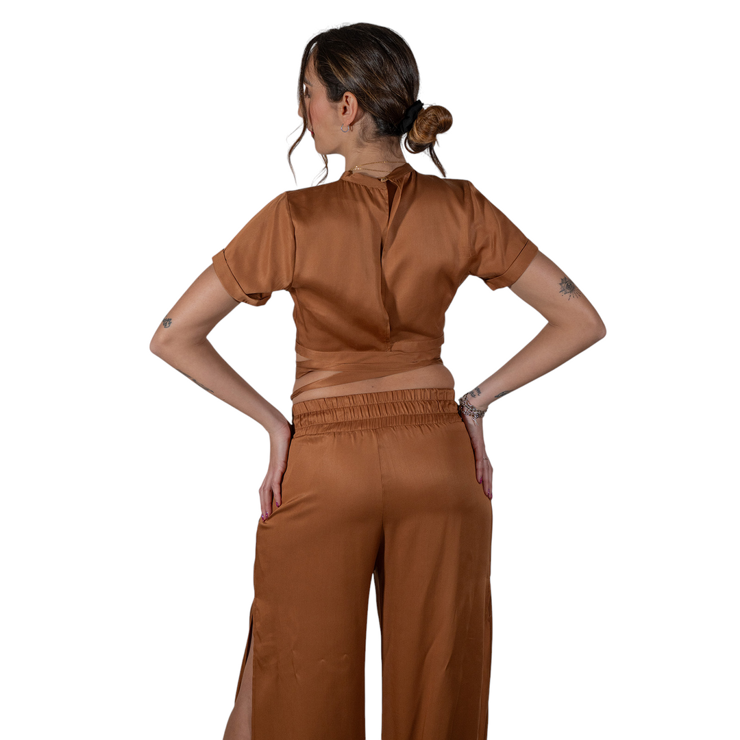 TOP CON CORDONES EN LA CINTURA CAMEL