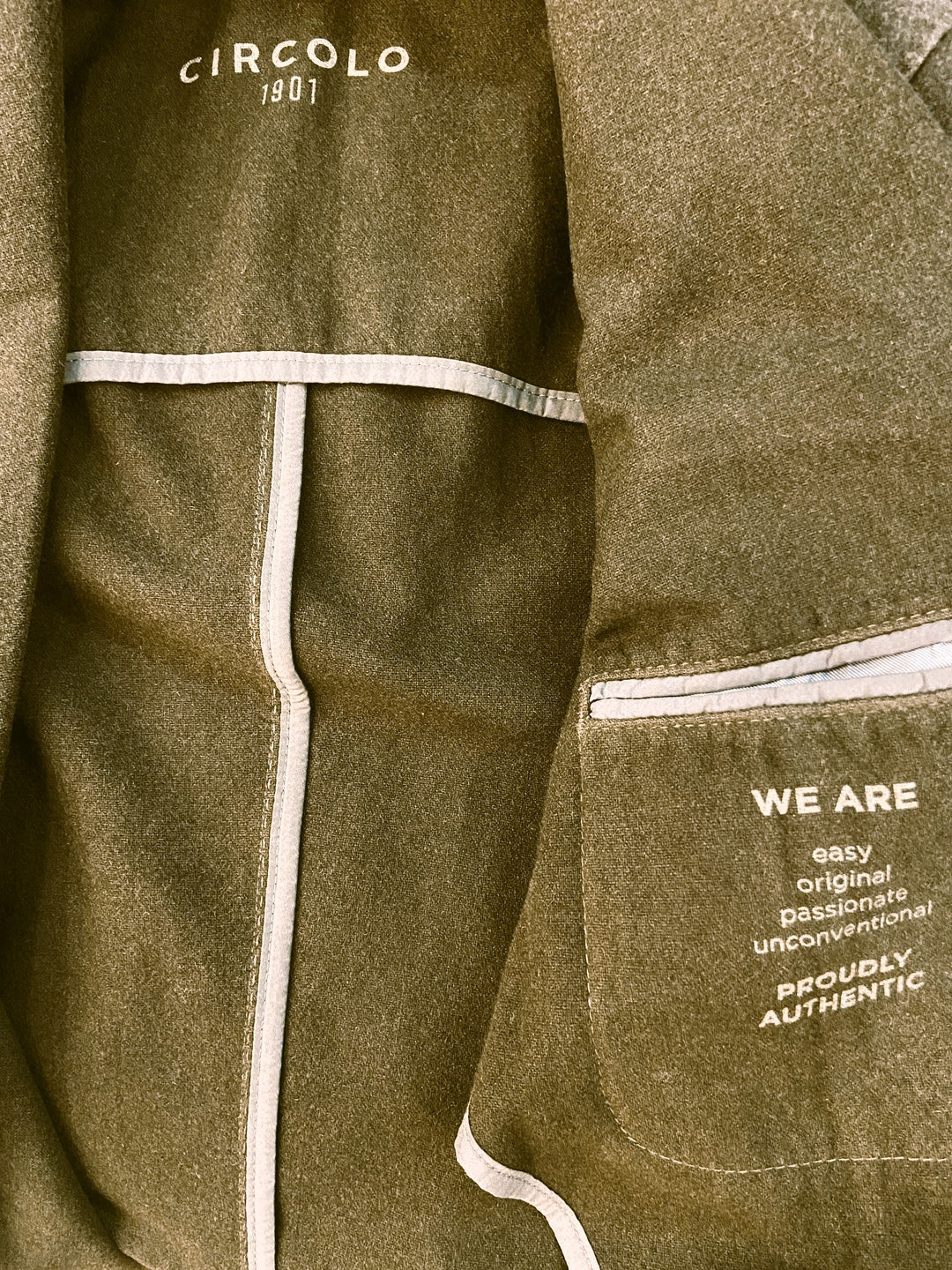 BLAZER DE LANA TEÑIDA EN VERDE