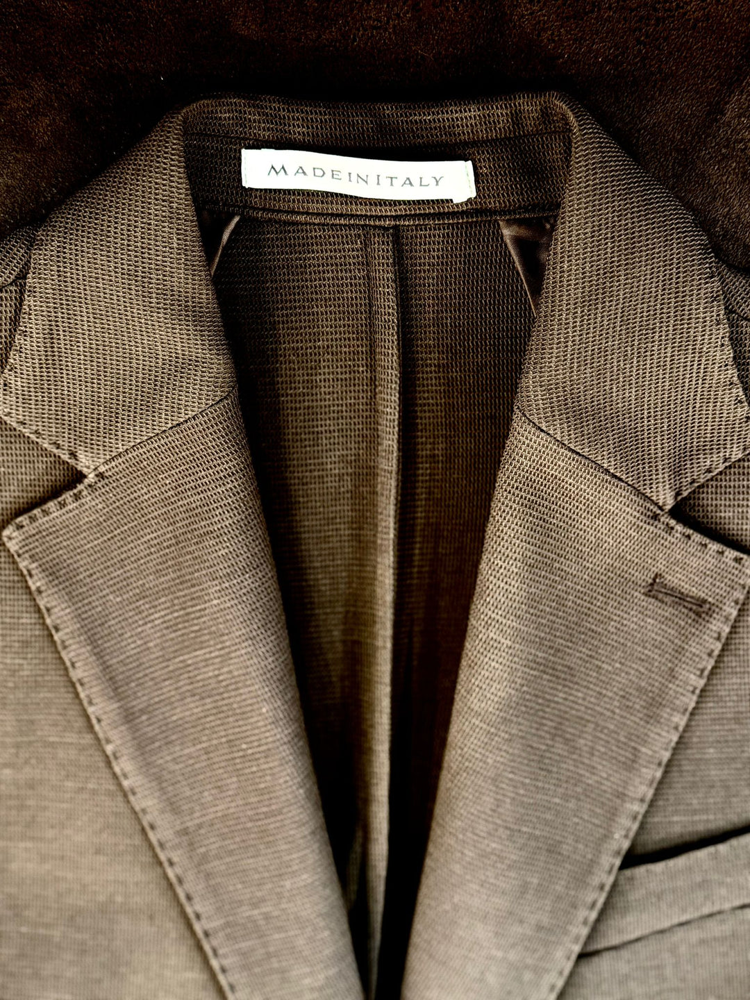 Traje Nido de Abeja Comfort Fit Marrón
