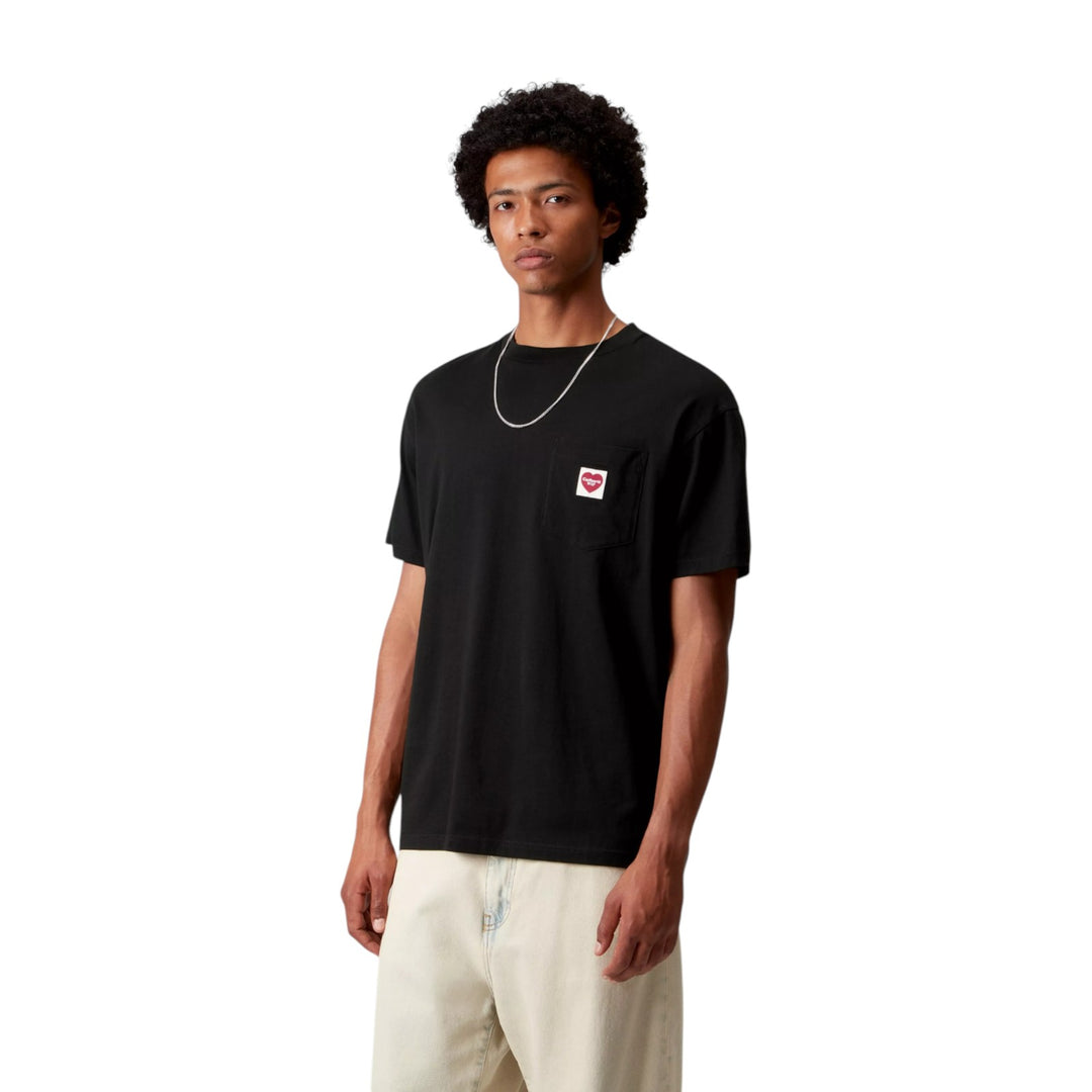 S/S Pocket Heart T-Shirt Negro / Rojo