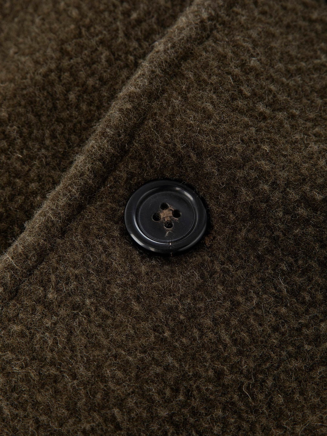 ABRIGO DE LANA VIRGEN TEÑIDA EN VERDE