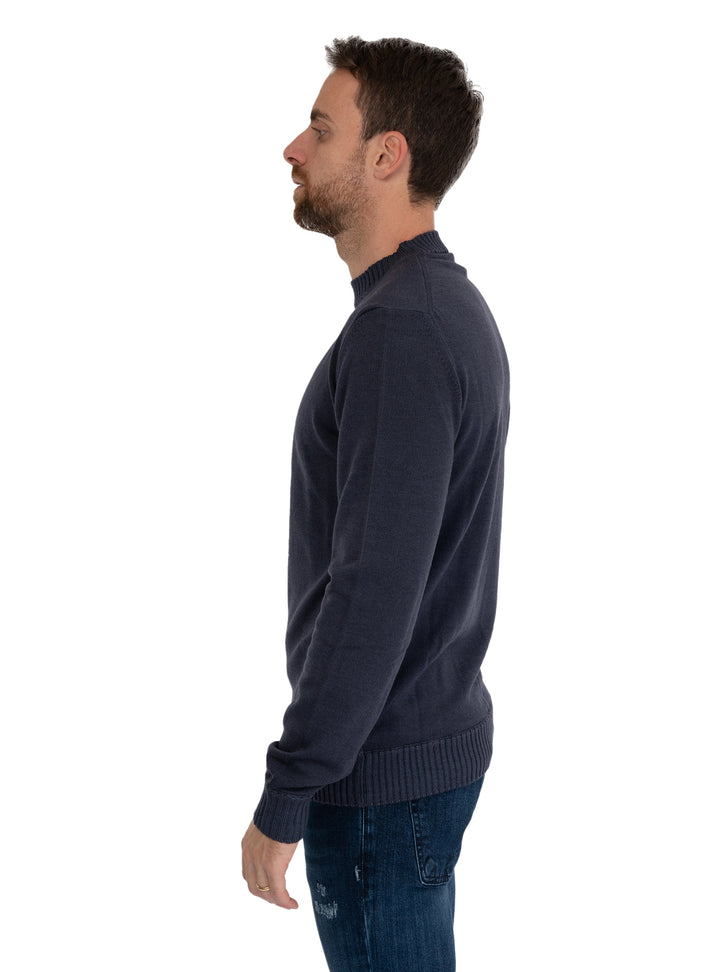 imagen-2-alexander-paricollo-lana-virgen-azul-prendería-petrarca-azul