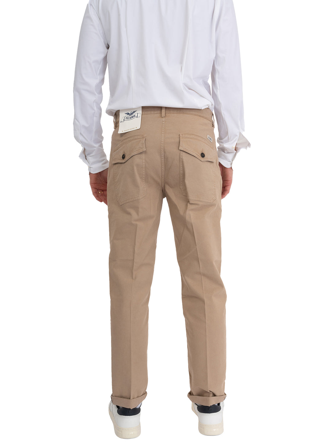 imagen-3-clark-pantalones-con-bolsillos-de-parche-beige-pantalones-wayne-t091-beige