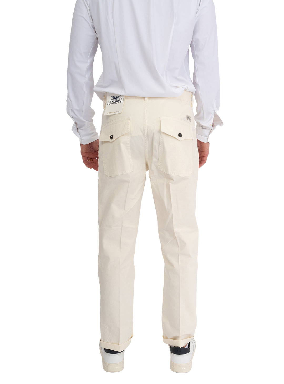 imagen-4-clark-pantalones-con-bolsillos-de-parche-marfil-pantalones-wayne-t091-marfil