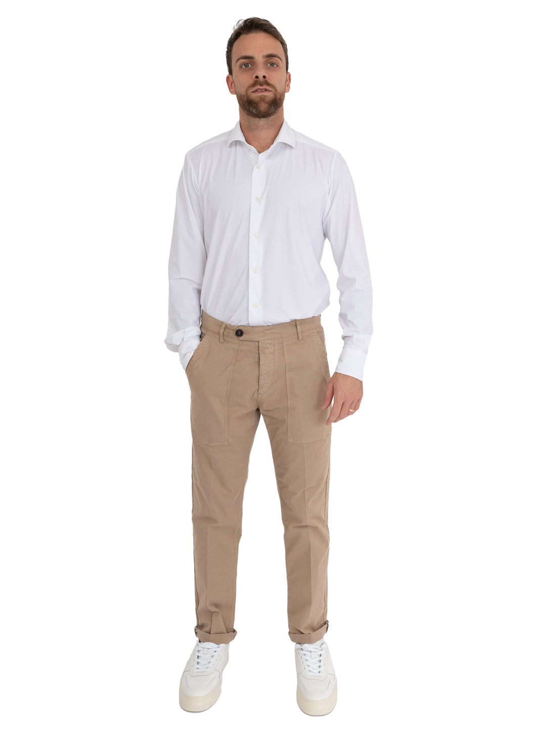 imagen-4-clark-pantalones-con-bolsillos-de-parche-beige-pantalones-wayne-t091-beige