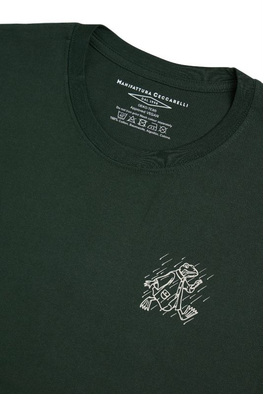 CAMISETA CON LOGOTIPO VERDE