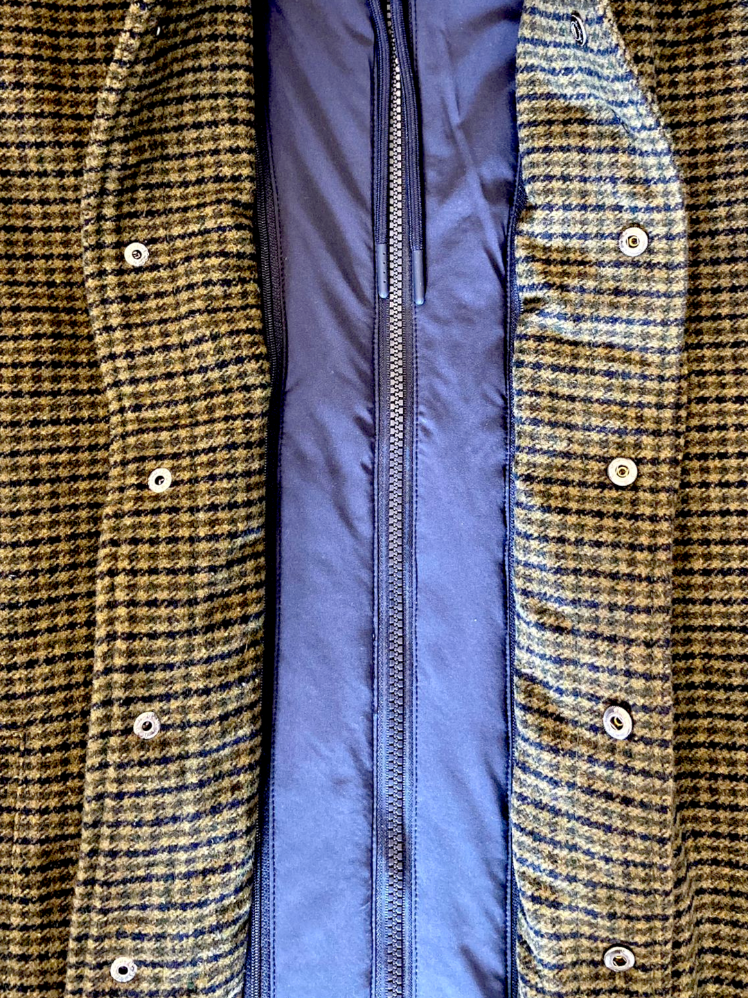 CHAQUETA DE HOMBRE CON CAPUCHA VERDE